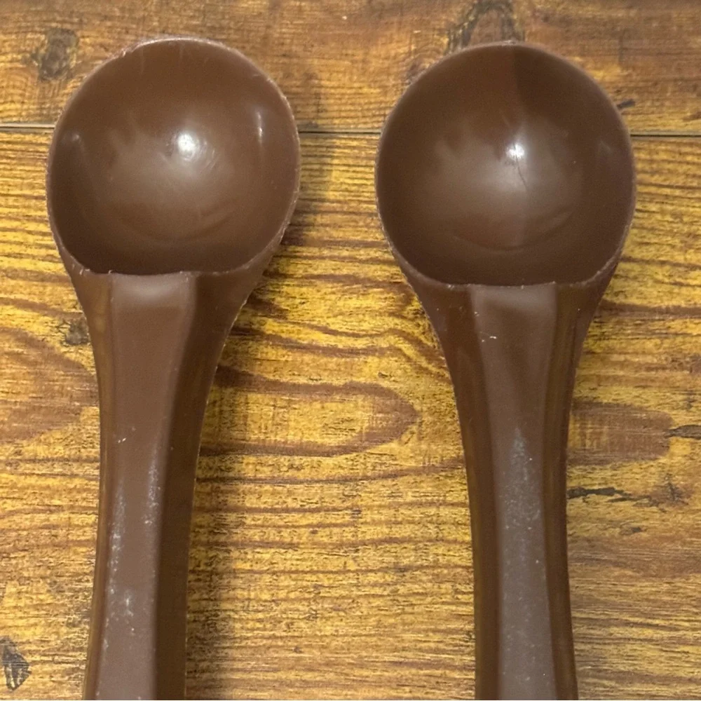 Vintage Rubbermaid #1910 Brown Plastic Ice Cream Scoops 7½″ Pair‎ USA